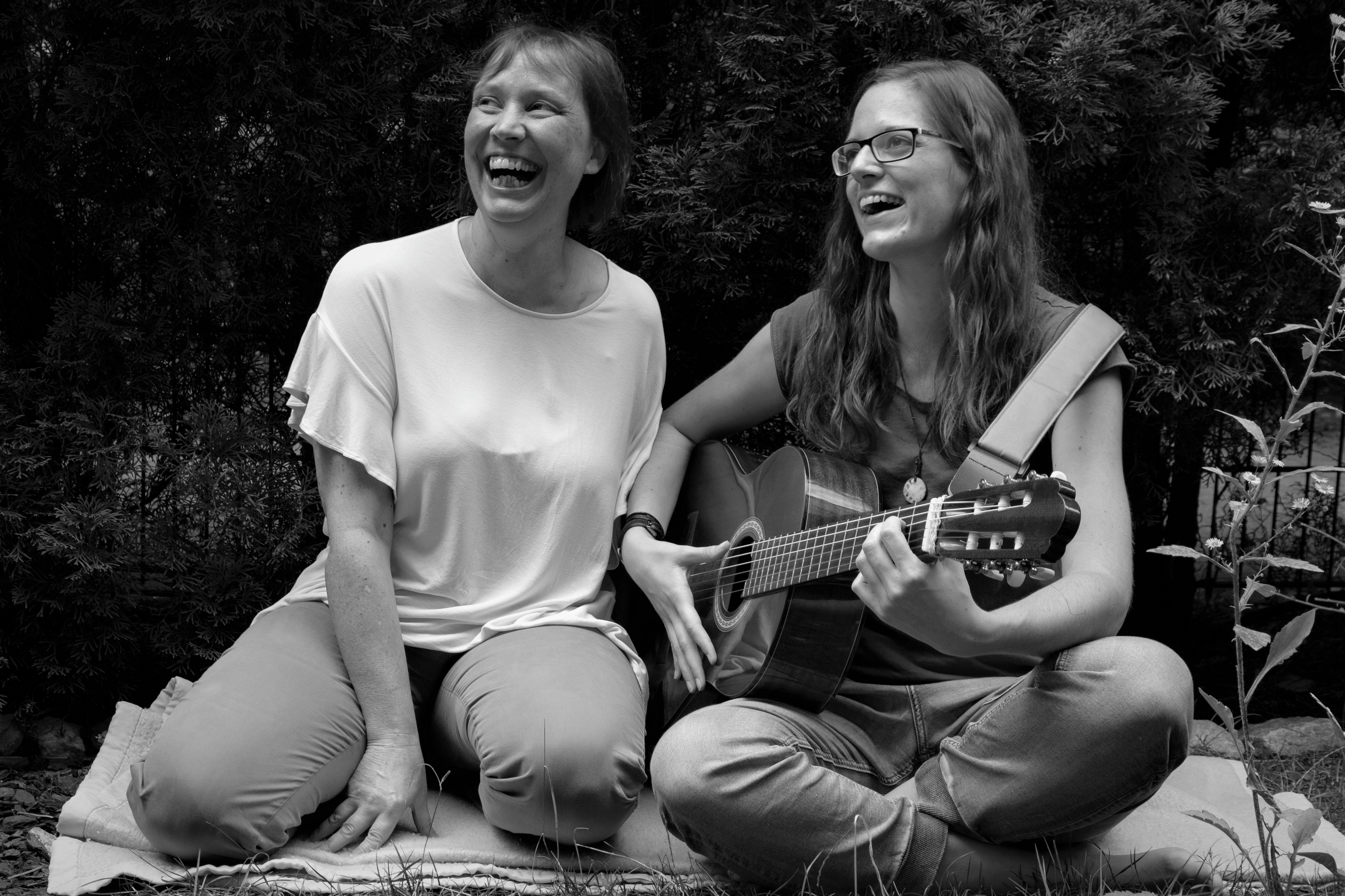 Kraut und Ruam - Ein Liederabend mit Eveline Buchinger und Sandra Masch