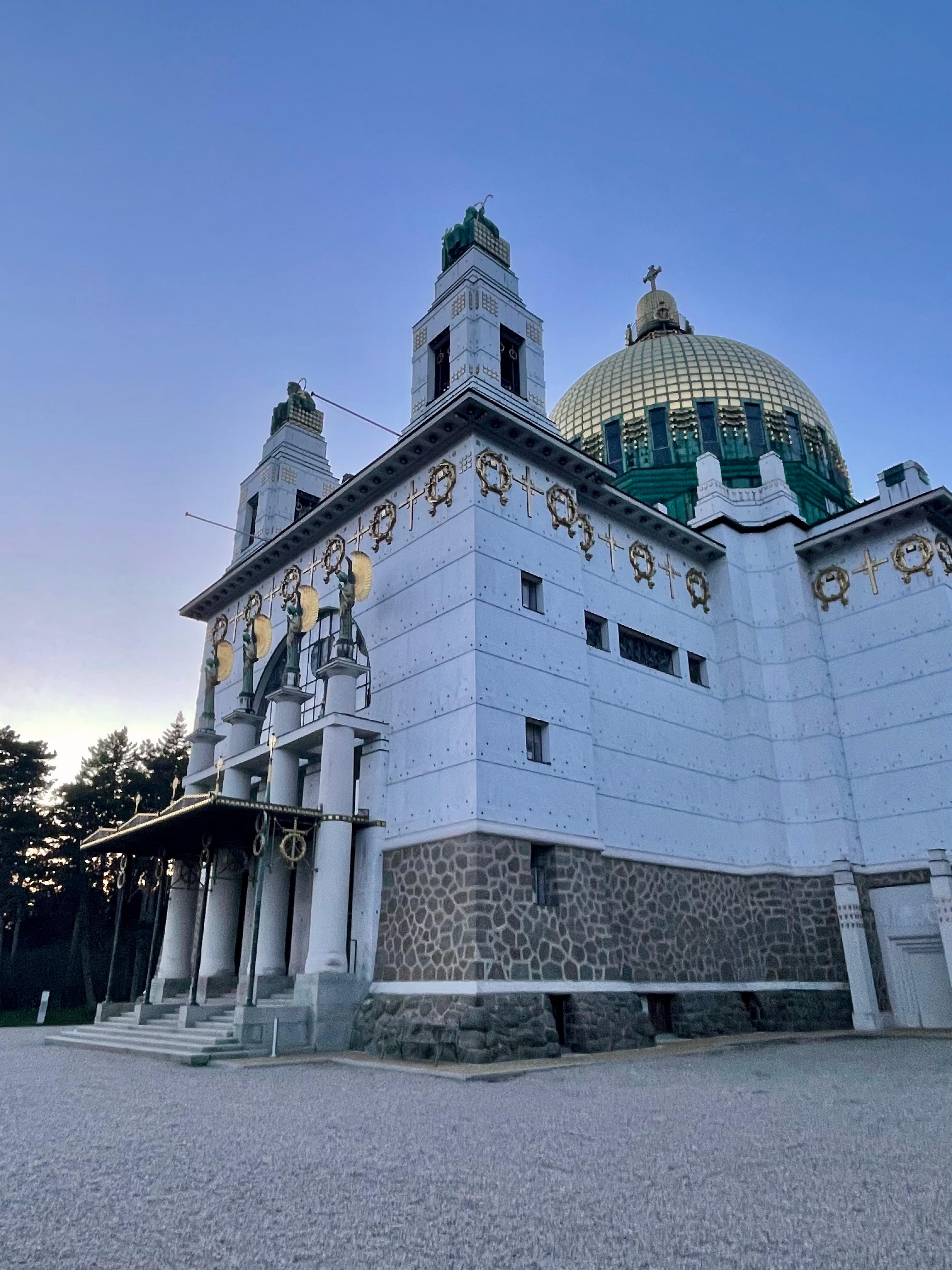 DIE STEINHOFGRÜNDE – Kirchen- & Arealsführung