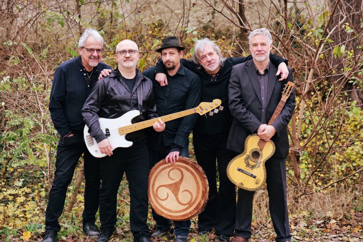 Chris Lund feat. Book of Stories